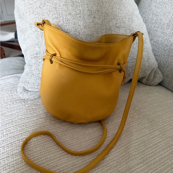 HOBO brand Yellow Leather Crossbody drawstring bag 9.5x7 - Picture 3 of 8